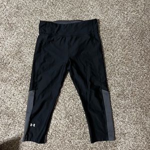 Under armor cropped leggings size medium